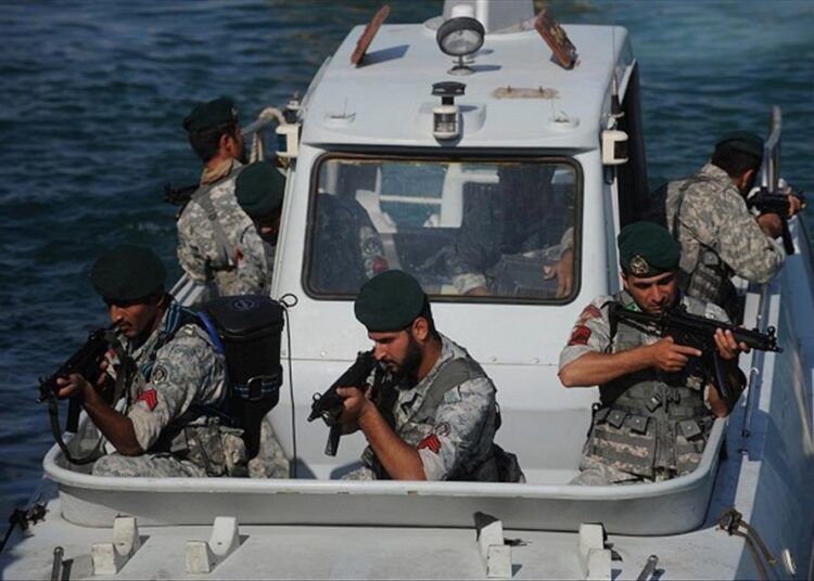 İran, Hürmüz Boğazı'nda askeri tatbikat başlattı 1 İran, Hürmüz Boğazı’nda askeri tatbikat başlattı
