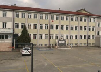 Öğrenci tuvaletlerine kamera yerleştirilmesine inceleme