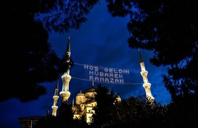 Ayşem Narlı yazdı I Ramazan ayı topluma ve kişiye ne kazandırıyor? 1 Ayşem Narlı yazdı I Ramazan ayı topluma ve kişiye ne kazandırıyor?