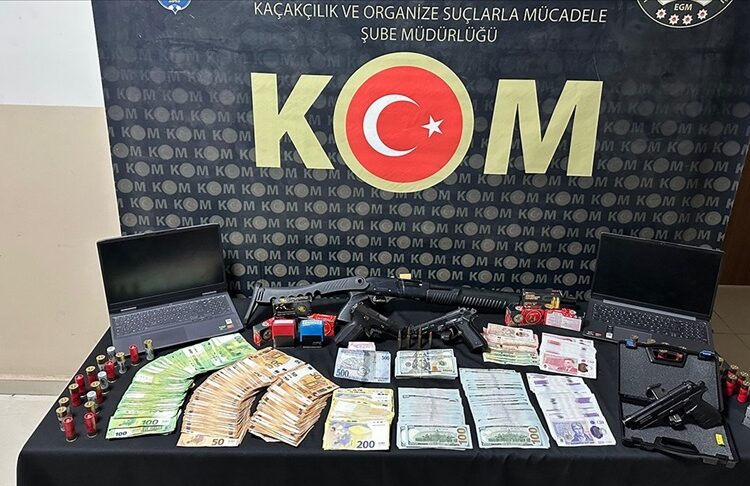 Hatay merkezli rüşvet ve kaçakçılık operasyonunda 26 zanlı tutuklandı 1 Hatay merkezli rüşvet ve kaçakçılık operasyonunda 26 zanlı tutuklandı