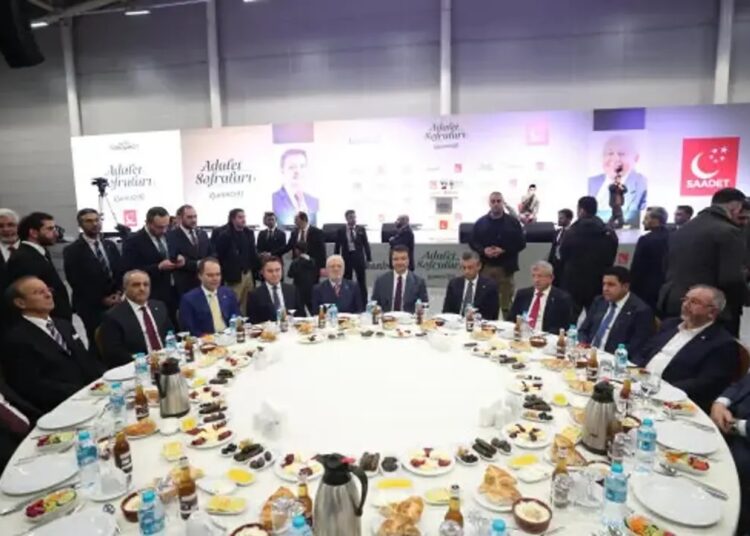 Metiner’den Saadet Partisi’nin iftarına yönelik tartışmalara tepki 1 Metiner’den Saadet Partisi’nin iftarına yönelik tartışmalara tepki