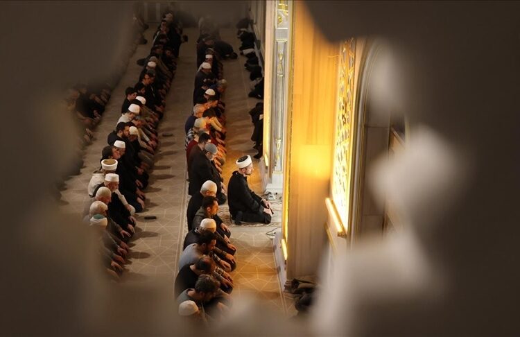 Ramazan ayının ilk teravih namazı kılındı 1 Ramazan ayının ilk teravih namazı kılındı
