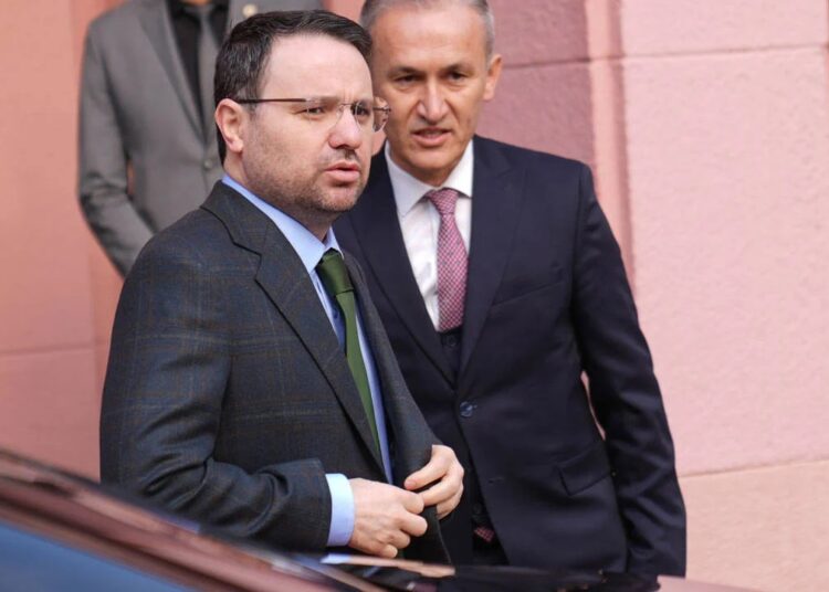 Gürlek’in tapu kayıtlarını sorgulayan 2 kişi tutuklandı