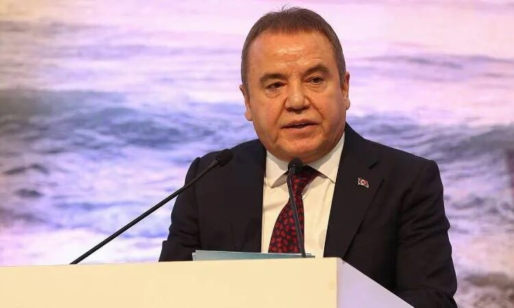 Muhittin Böcek’in şoförleri tahliye edildi 1 Akın Gürlek’in rüşvet iddialarına yanıt veren Muhittin Böcek: Para değil, proje konuştuk