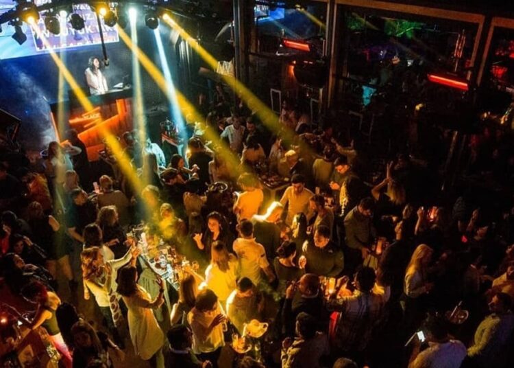 “Damsız" almayan eğlence mekanına para cezası kesildi 1 “Damsız” almayan eğlence mekanına para cezası kesildi