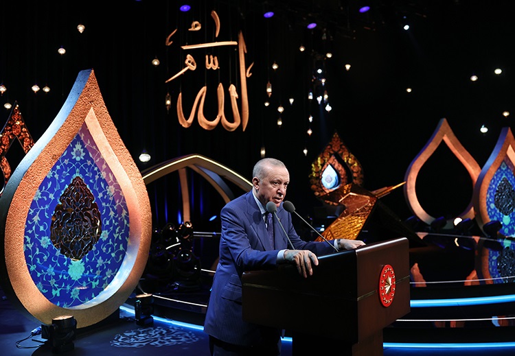 Cumhurbaşkanı Erdoğan: Alemlerin Rabb'inden umudumuzu asla kesmeyeceğiz 1 Cumhurbaşkanı Erdoğan: Alemlerin Rabb’inden umudumuzu asla kesmeyeceğiz