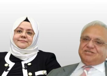 Zincirleme kazada eski 2 bakan yaralandı 