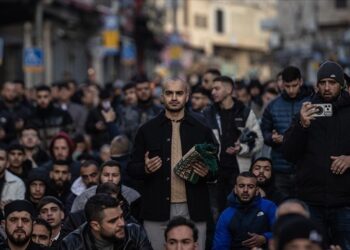 İsrail izin vermedi, Filistinliler, bayram namazını Mescid-i Aksa çevresinde kıldı 10 İsrail izin vermedi, Filistinliler, bayram namazını Mescid-i Aksa çevresinde kıldı