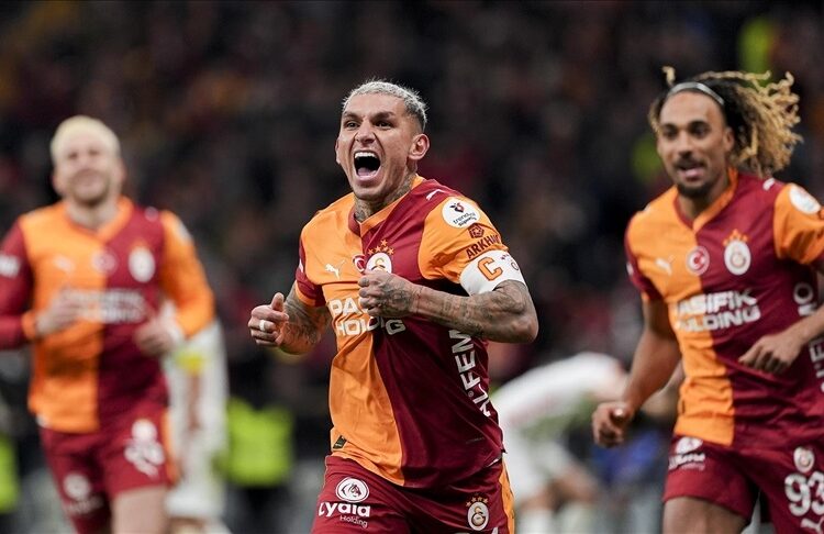 Alanyaspor'u 3-1 yenen Galatasaray, liderliğini sürdürdü 1 Alanyaspor’u 3-1 yenen Galatasaray, liderliğini sürdürdü