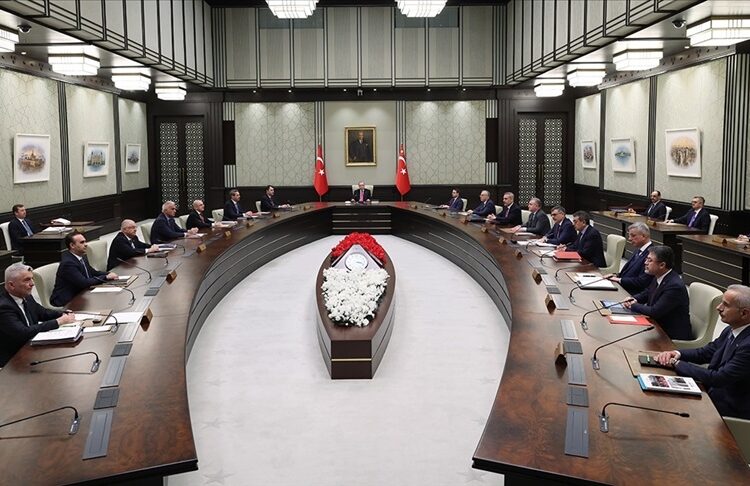 Cumhurbaşkanlığı Sistemi'nde revizyon hazırlığı: Bakanlar Meclis'ten çıkacak, yetkiler bölünecek 1 Bayram sonrası kabinede revizyon bekleniyor: 4 bakan değişecek
