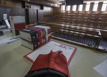 İmamoğlu’nun duruşmasını sahte basın kartıyla takip eden şüpheli tutuklandı