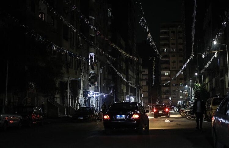 Tasarruf önlemleri kapsamında Kahire sokakları karanlığa büründü