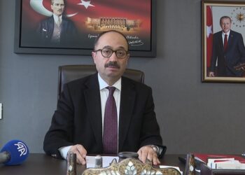 AK Parti'nin şair vekili: Şiir okumak ve yazmak çok muhteşem hissettiriyor 7 AK Parti’nin şair vekili: Şiir okumak ve yazmak çok muhteşem hissettiriyor