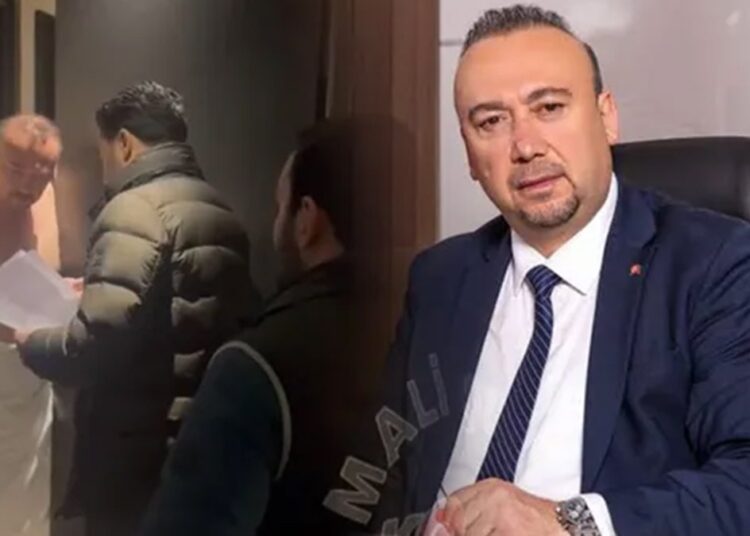 Gözaltına alınan Özkan Yalım CHP'den ihraç ediliyor 1 Gözaltına alınan Özkan Yalım CHP’den ihraç ediliyor