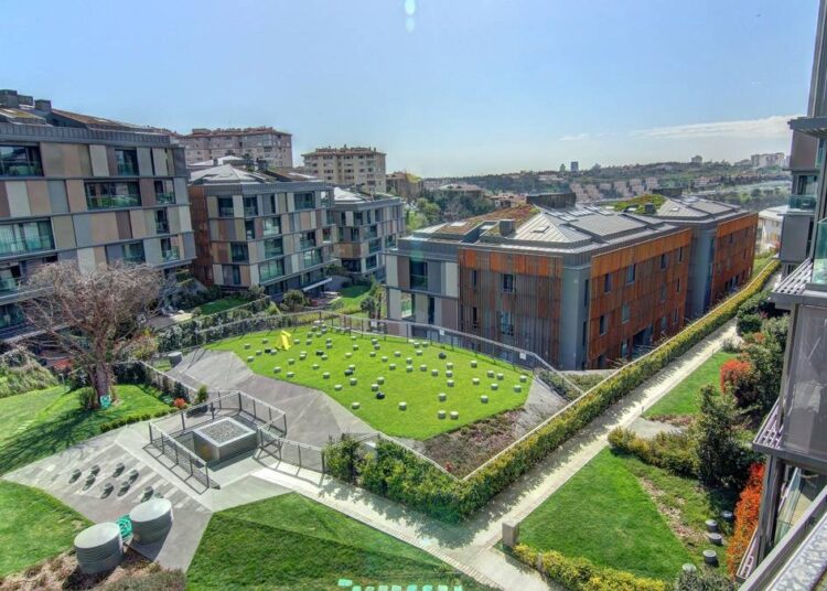 Ünlülerin yaşadığı sitenin yöneticisi aidatları kumarda harcamış 1 Ünlülerin yaşadığı sitenin yöneticisi aidatları kumarda harcamış