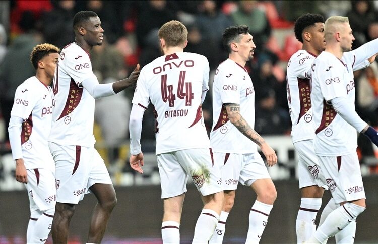 Trabzonspor 3 puanı 3 golle aldı 1 Trabzonspor 3 puanı 3 golle aldı