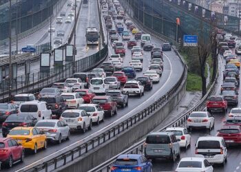 Yollarda bayram tatilinden dönüş yoğunluğu başladı