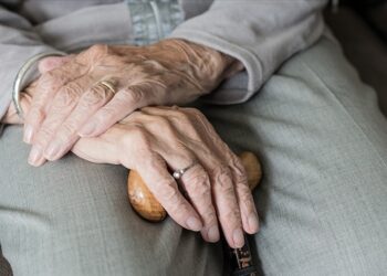 Türkiye’de yaklaşık 1,8 milyon yaşlı tek başına yaşıyor