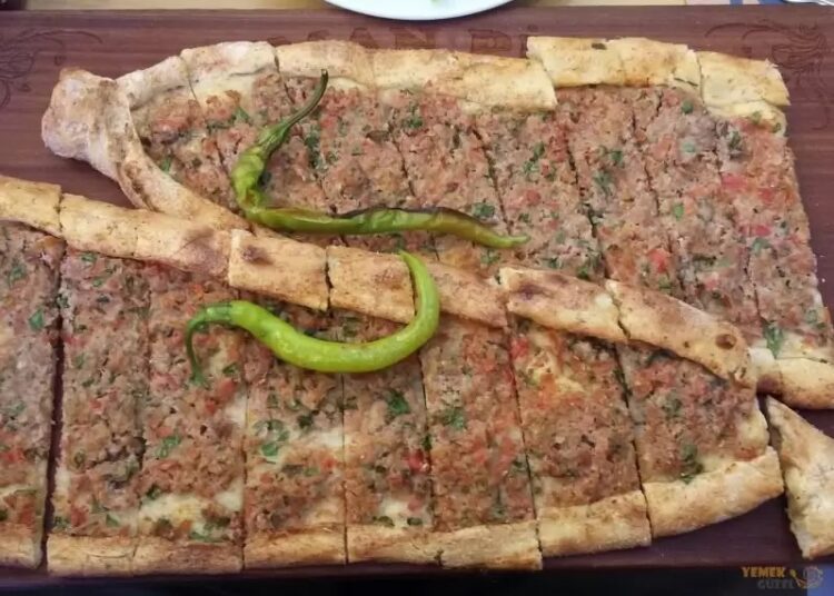İzmir'de pide harcının içinden at eti çıktı 1 İzmir’de pide harcının içinden at eti çıktı