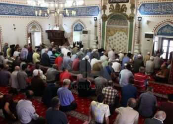 Son araştırma ortaya koydu: Din adamlarına güven azalıyor