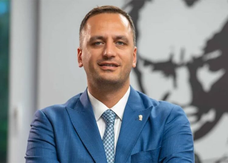 Bornova Belediyesi’ne ‘nitelikli dolandırıcılık’ operasyonu