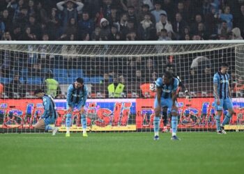 Trabzonspor son dakikada yıkıldı