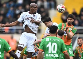 Şampiyonluk yarışındaki Trabzonspor 2 puan kaybetti 6 Şampiyonluk yarışındaki Trabzonspor 2 puan kaybetti