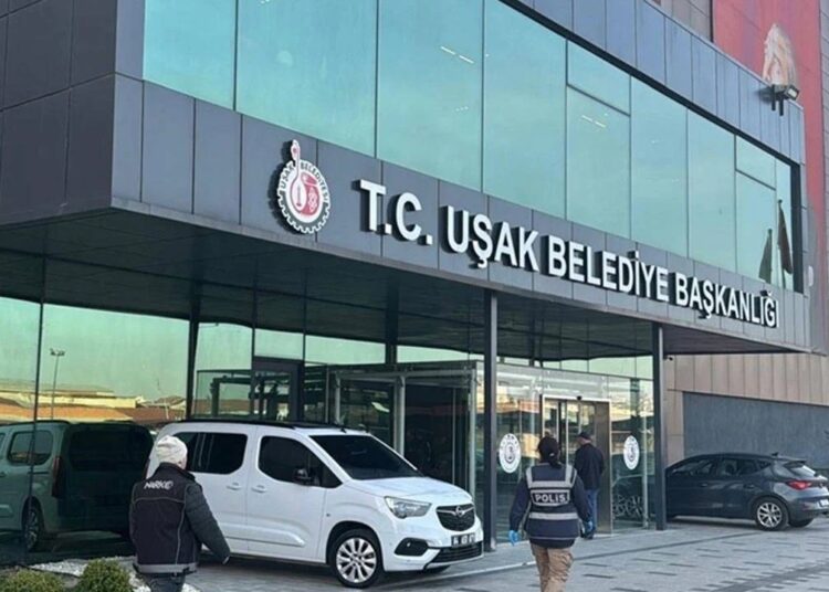 Uşak Belediyesi'ne yeni operasyon: 25 gözaltı 1 Uşak Belediyesi’ne yeni operasyon: 25 gözaltı