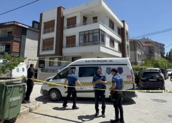 Hukuk öğrencisi tartıştığı anne ve babasını bıçaklayarak öldürdü