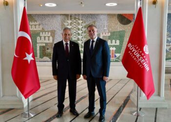 Bülent Arınç’tan İBB’ye ziyaret