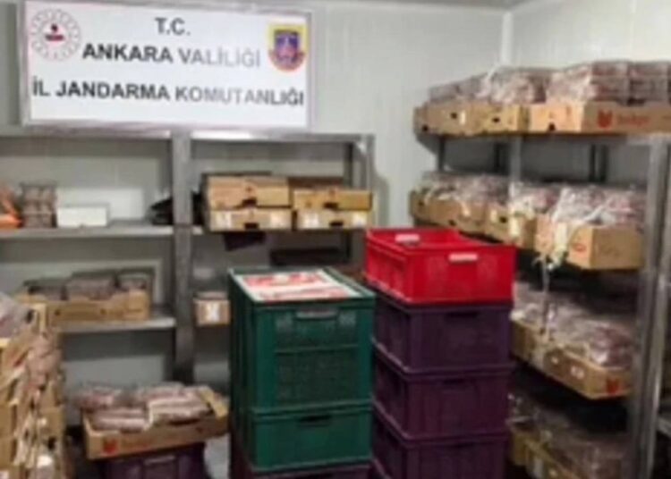 Ankara'da 40 ton kaçak et ele geçirildi 1 Ankara’da 40 ton kaçak et ele geçirildi