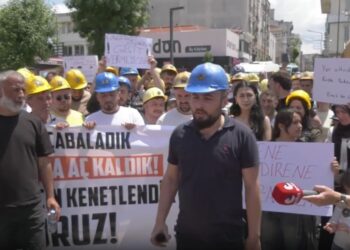 Maden işçileri maaşlarını alamadıkları için bayramda eylemde