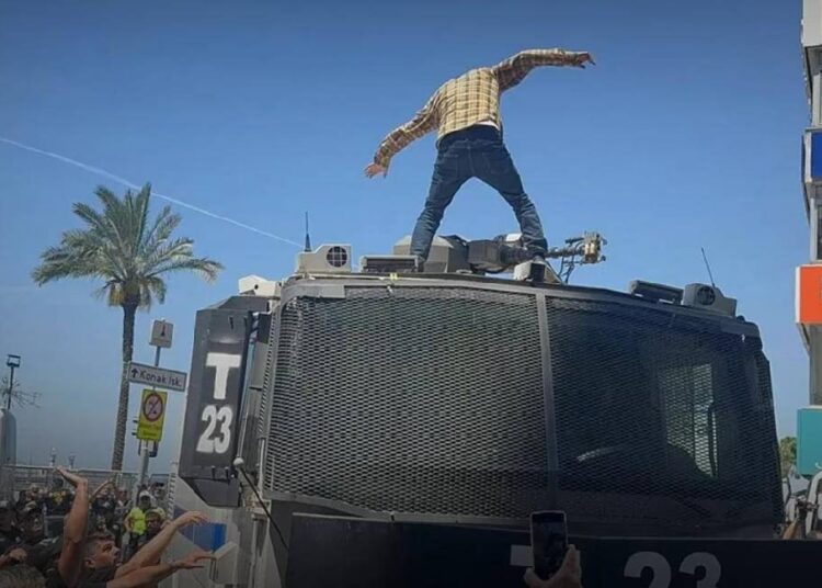 TOMA’nın üzerine çıkan imam hatip yöneticisi görevden uzaklaştırıldı 1 TOMA’nın üzerine çıkan imam hatip yöneticisi görevden uzaklaştırıldı