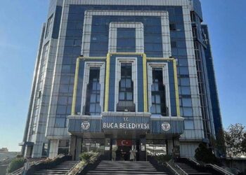 CHP'li Buca Belediyesi'nde başkan dahil çok sayıda kişi gözaltına alındı 4 CHP’li Buca Belediyesi’nde başkan dahil çok sayıda kişi gözaltına alındı