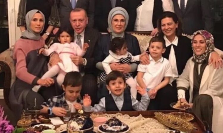 Cumhurbaşkanı Erdoğan 10'uncu kez dede oldu 1 Cumhurbaşkanı Erdoğan 10’uncu kez dede oldu