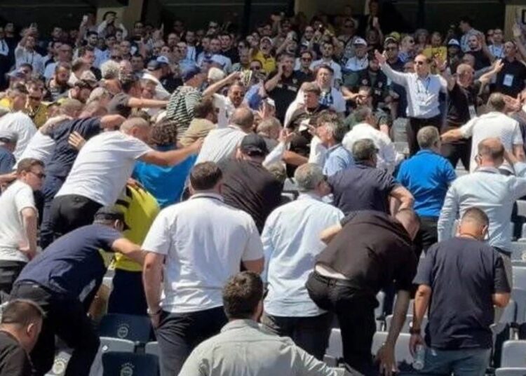 Olağanüstü Fenerbahçe kongresi gerginlikle başladı 1 Olağanüstü Fenerbahçe kongresi gerginlikle başladı