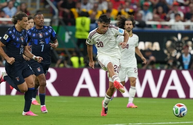 Uruguay’ı 1-0 mağlup eden İspanya, gruptan çıktı