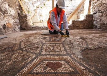 Smyrna'nın mozaiklerinde 1500 yıllık kalp sembolü 5 Smyrna’nın mozaiklerinde 1500 yıllık kalp sembolü