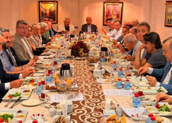 Kemal Albayrak yazdı I Krizler “kapı” aratır