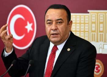 Adnan Beker CHP’den istifa etti
