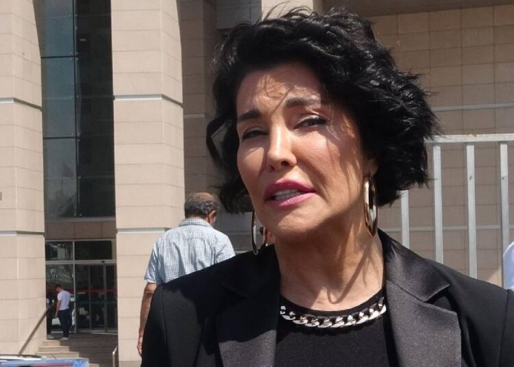 Eski manken Deniz Akkaya gözaltına alındı 1 Eski manken Deniz Akkaya gözaltına alındı