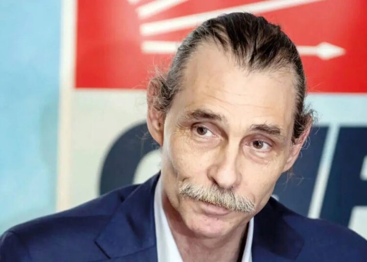 Erdal Beşikçioğlu dahil 55 kişi hakkında gözaltı kararı 1 Erdal Beşikçioğlu dahil 55 kişi hakkında gözaltı kararı