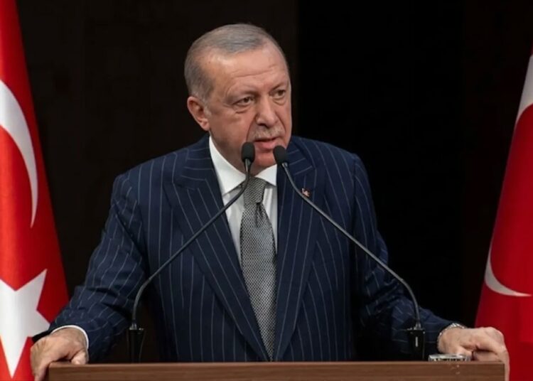 Erdoğan’dan ‘fon’ eleştirilerine yanıt: Dimdik ayaktayız, bu ahlaksızları millete havale ediyorum 1 Cumhurbaşkanı Erdoğan: Trump’ın ziyareti çok anlamlıydı