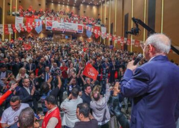 Hüsnü Yusuf Turabiç yazdı I CHP’de skandal: Gövde gösterisi tiyatroya dönüştü…!