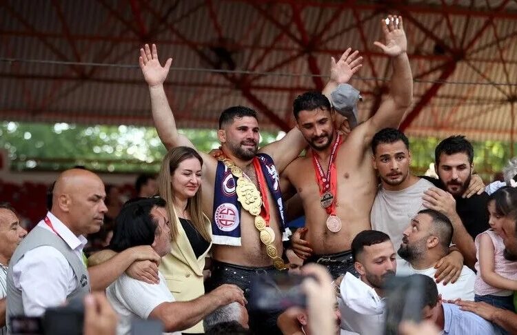 665. Tarihi Kırkpınar Yağlı Güreşleri’nde başpehlivan Erkan Taş oldu