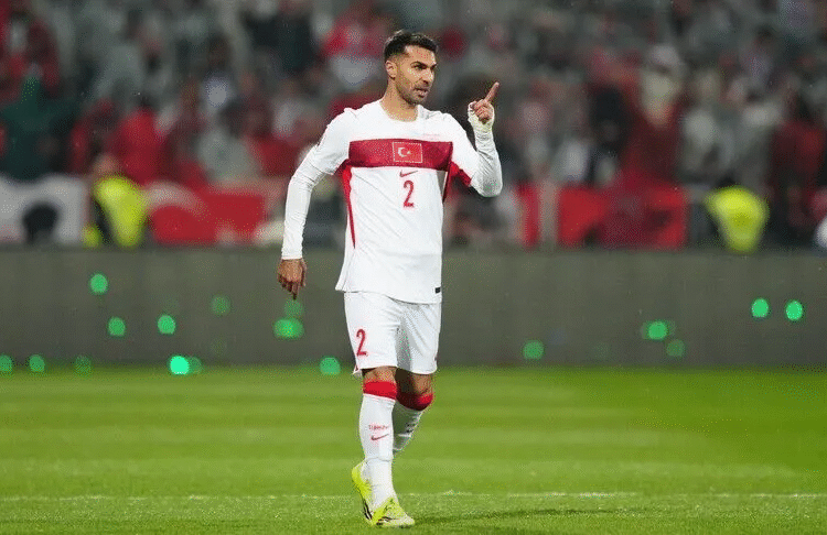 Milli futbolcu Zeki Çelik, Juventus'a transfer oldu 1 Milli futbolcu Zeki Çelik, Juventus’a transfer oldu