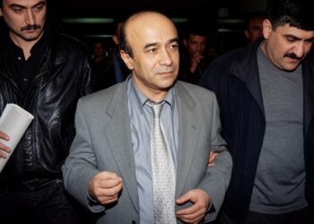 Mert Eren yazdı I Oral Çelik beyin kanaması geçirdi: Durumu kritik