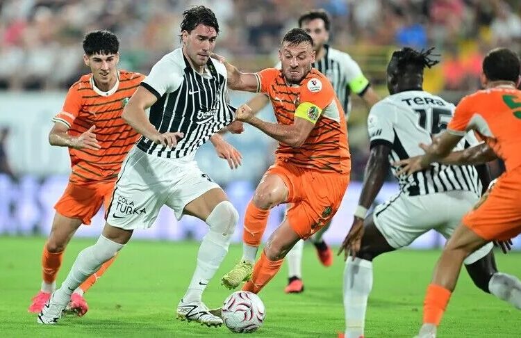 Alanyaspor, evinde Beşiktaş'ı mağlup etti 1 Alanyaspor, evinde Beşiktaş’ı mağlup etti