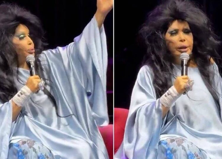 Bülent Ersoy dört doktorun desteğiyle sahneye çıkabildi 1 Bülent Ersoy dört doktorun desteğiyle sahneye çıkabildi