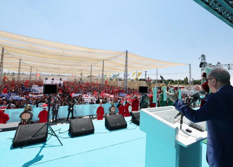 Erdoğan: Söz konusu vatanımız, devletimizin ve milletimizin istikbali olduğunda kimseye boyun eğmeyiz